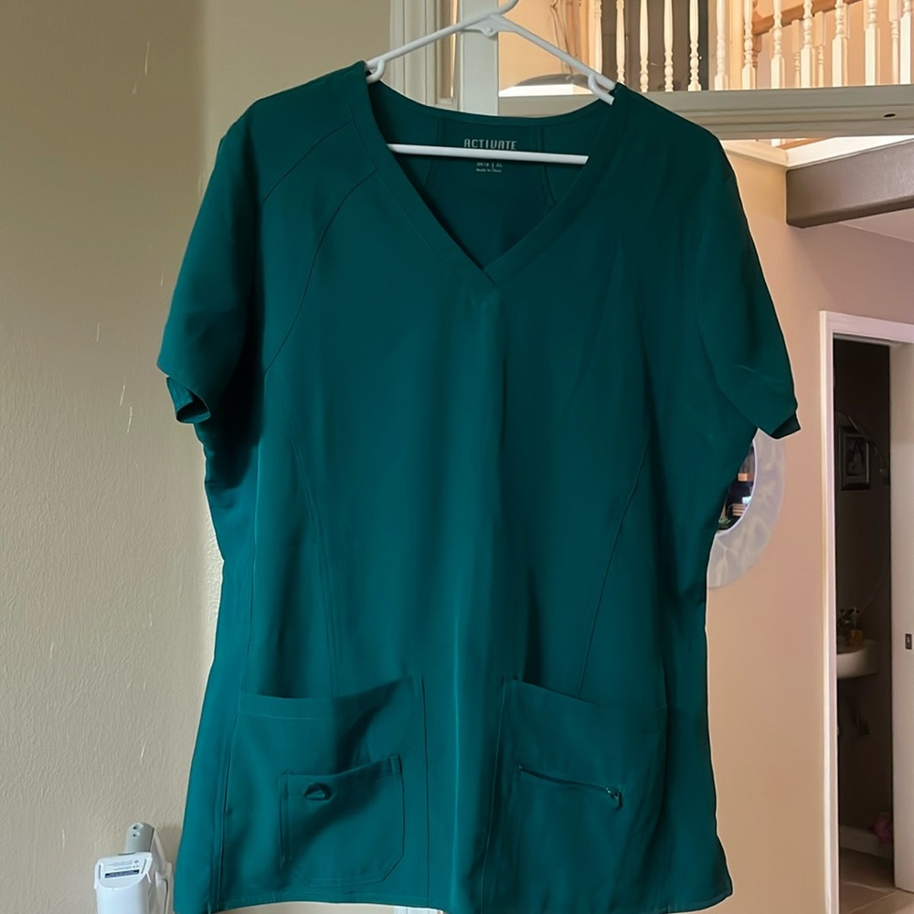 Women’s activate by med couture size XL scrub top